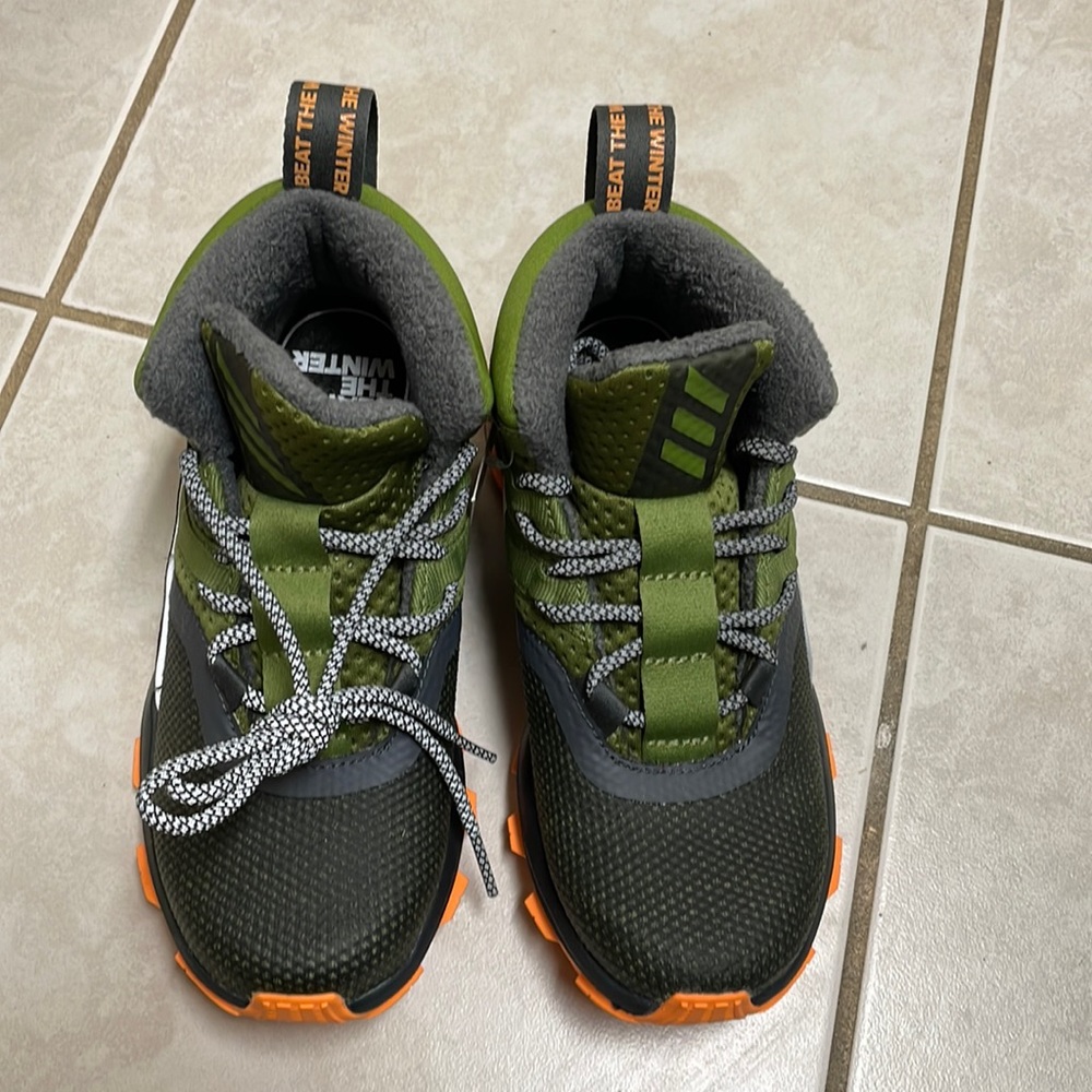 New Adidas winter running boots boy